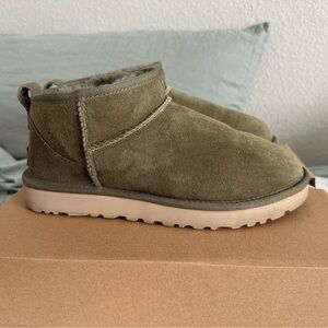 UGG Classic Ultra Mini Boots Moss Green Suede Size 8